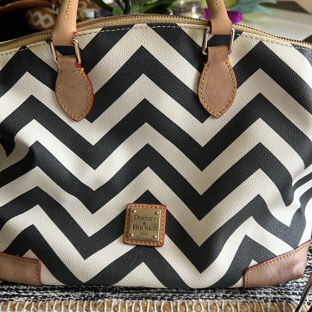 Dooney Bourke strip bag - Picture 3 of 14
